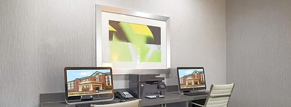 Holiday Inn Express & Suites Norman By IHG