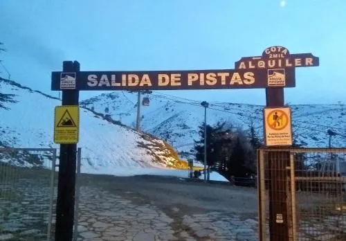TODOSIERRANEVADA ZONA BAJA -PLAZA PRINCIPAL-Junto a los Telecabinas