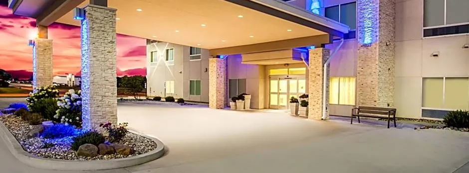 Holiday Inn Express & Suites Litchfield By IHG