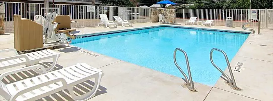 Motel6 Austin, TX - Central Downtown UT
