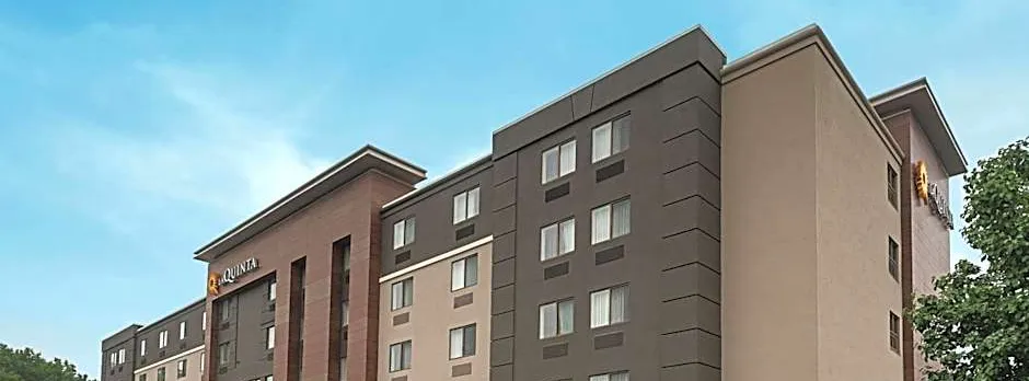La Quinta Inn & Suites by Wyndham Baltimore Bwi Airport