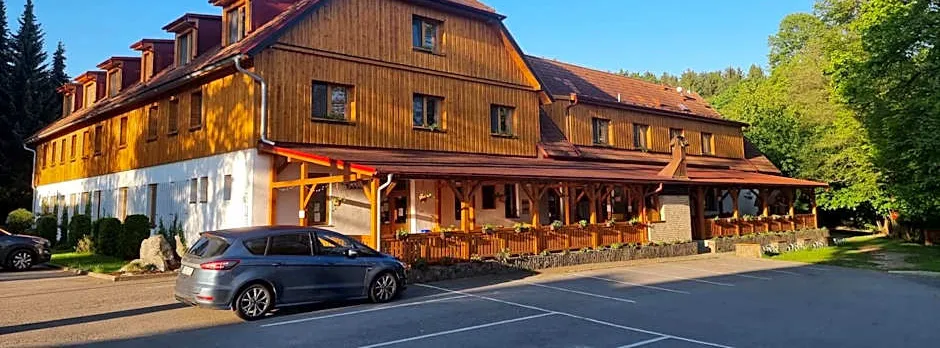 Balónový hotel a pivovar Radešín