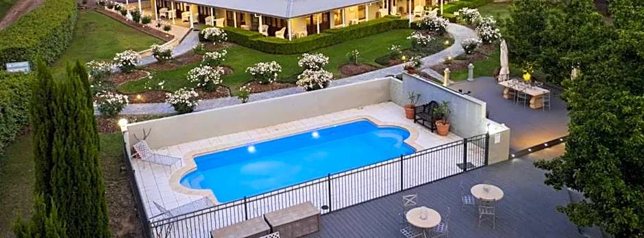 Thistle Hill Guesthouse - walk to many wineries and restaurants
