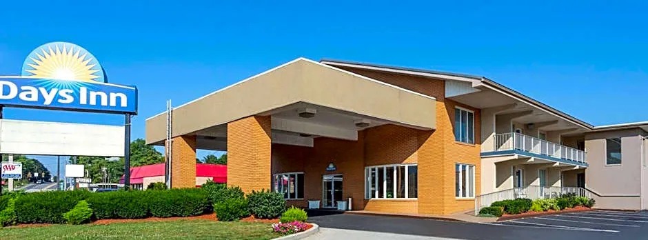 Days Inn by Wyndham Breezewood