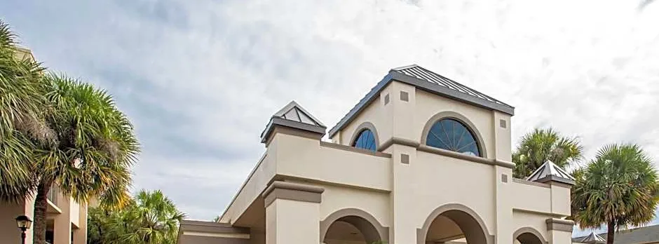 Days Inn & Suites by Wyndham Orlando Airport