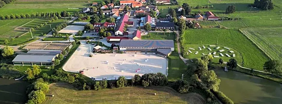 Equitana Hotel Resort