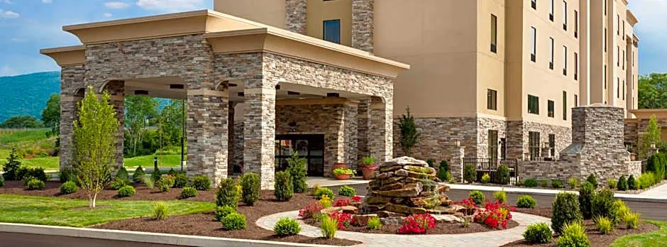 Hampton Inn & Suites Williamsport-Faxon Exit