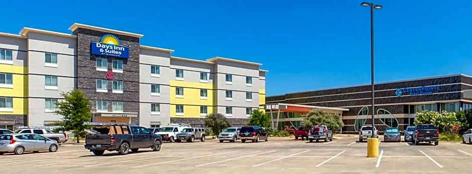 Days Inn & Suites by Wyndham Lubbock Medical Center