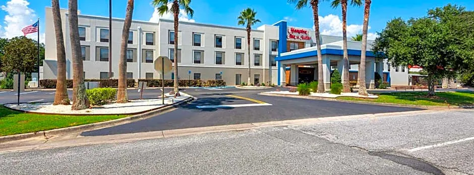 Hampton Inn & Suites Pensacola I-10 North at University Town Plaza