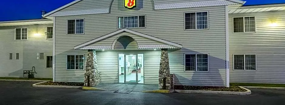 Super 8 by Wyndham Hamilton