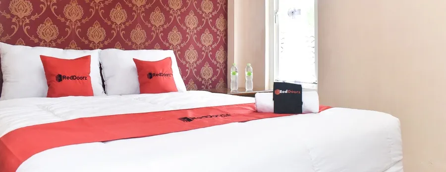 RedDoorz Syariah near Batu Night Spectacular