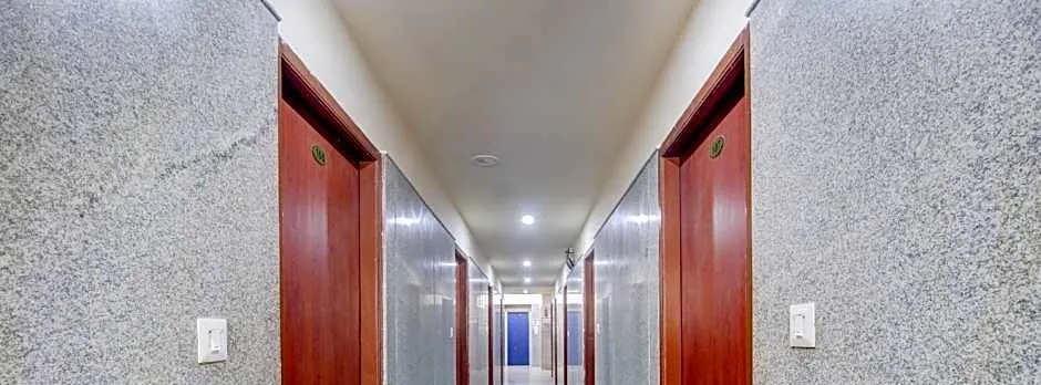 Super Hotel O NAR Comforts Near KSR Railway station