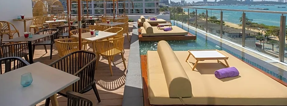 Pattaya Sea View Hotel - SHA Extra Plus