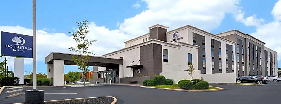 DoubleTree by Hilton St. Louis-Airport