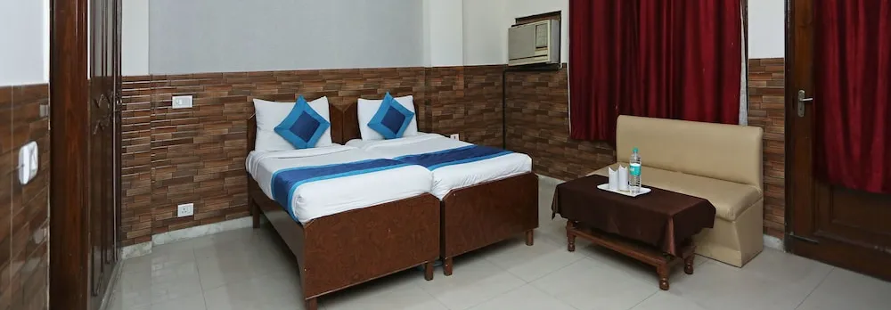 OYO 472 Hotel Sareen