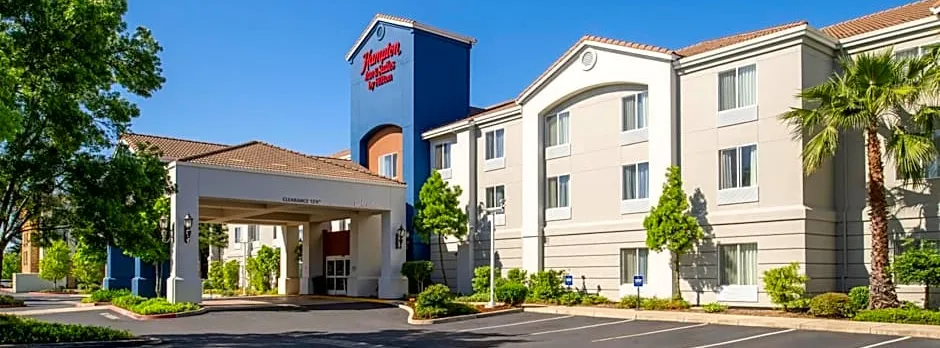 Hampton Inn & Suites Redding
