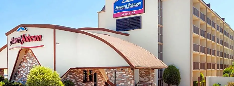 Howard Johnson by Wyndham Arlington Ballpark / Six Flags