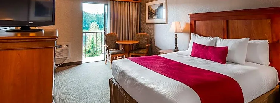 Best Western Plus Rivershore Hotel