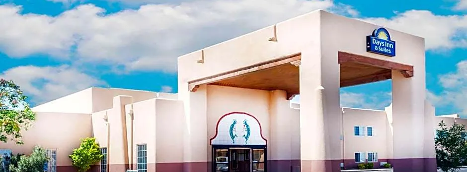 Days Inn & Suites by Wyndham Lordsburg