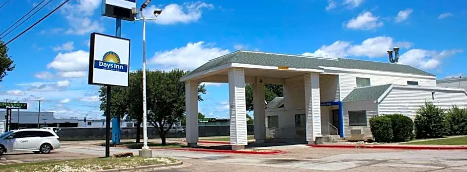 Days Inn by Wyndham Waco University Area