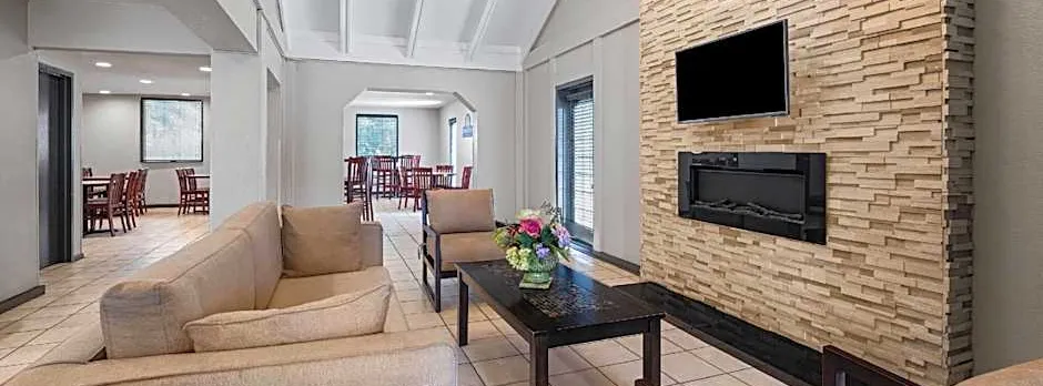 Days Inn by Wyndham College Park Airport Best Road