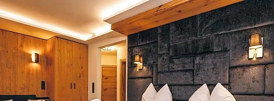 Hotel Gasthof Mitteregger -Best place in town with summercard and breakfast