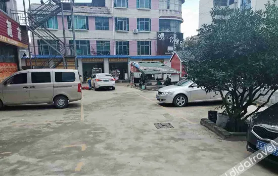 Ziyun Rose Theme Hotel