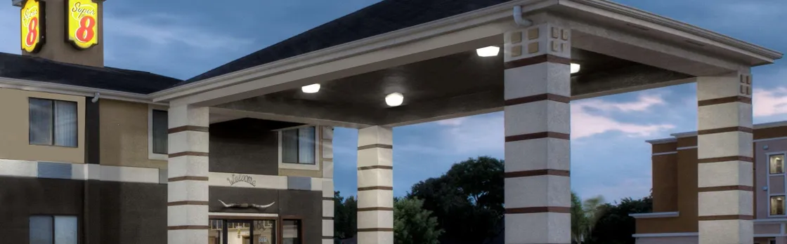 Super 8 By Wyndham Victoria/North/Mall Area