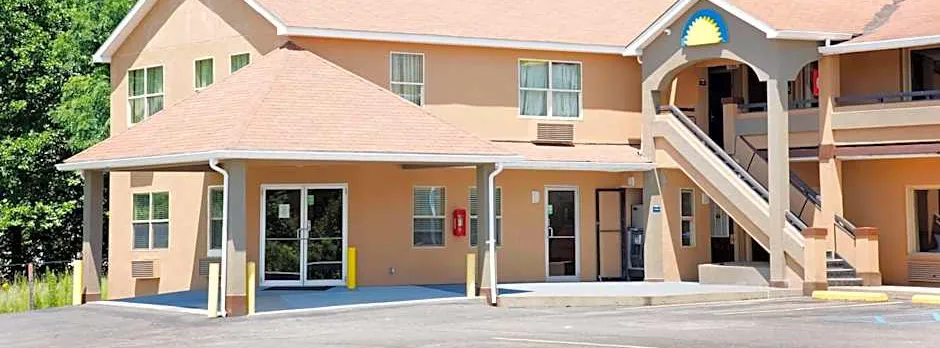Days Inn by Wyndham Fairmont