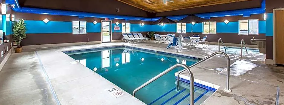 Motel 6 Baraboo, WI - Lake Delton