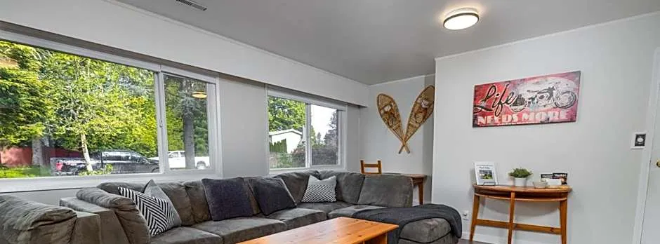 Quiet Area Near Downtown Walkable To Cafes