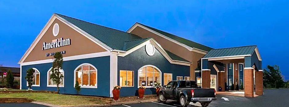 AmericInn by Wyndham Grinnell
