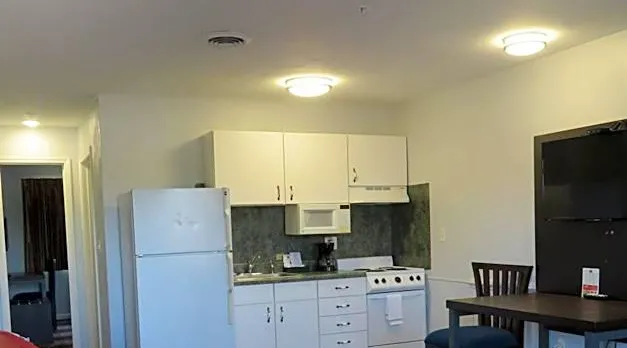 Luxbury Inn & Suites