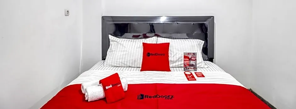 RedDoorz Syariah near Galeria Mall Yogyakarta