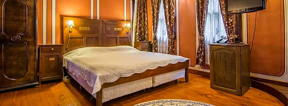 Old Legends Hotel