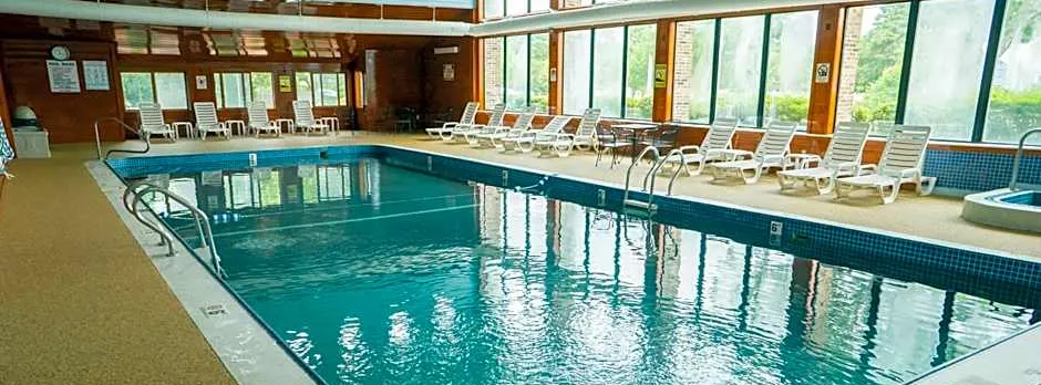 The Mariner Resort Cape Cod by The Red Collection