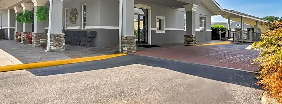 Quality Inn & Suites Greenville - Haywood Mall