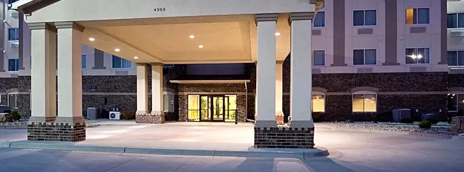 Expressway Suites Fargo