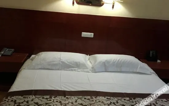Xingshan Guoyuan Express Hotel