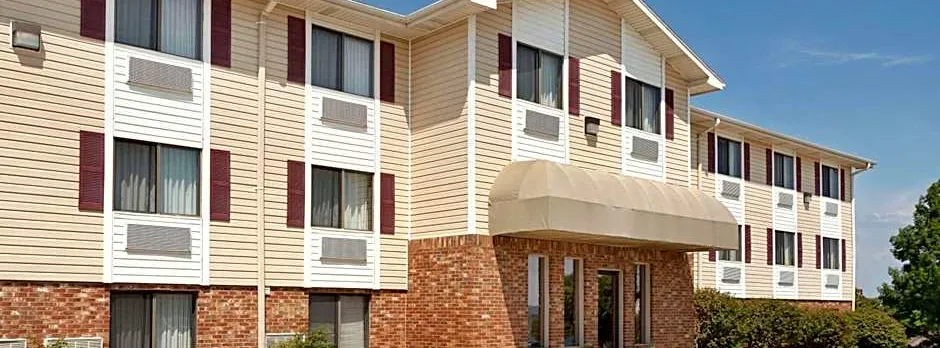 Travelodge by Wyndham Jefferson City