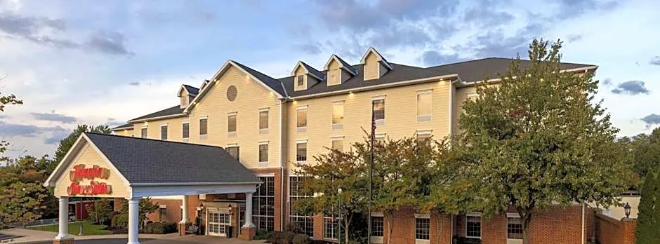Hampton Inn & Suites State College at Williamsburg Square