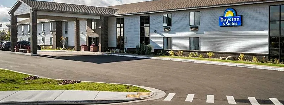 Days Inn & Suites by Wyndham Wausau