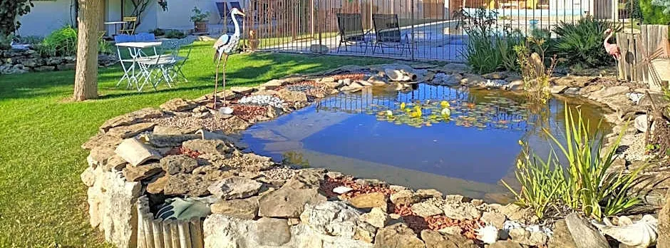 Faré Tchanqué clim cuisine d'été PRIVATIVE piscine libre 31 aout parking wifi gratuits