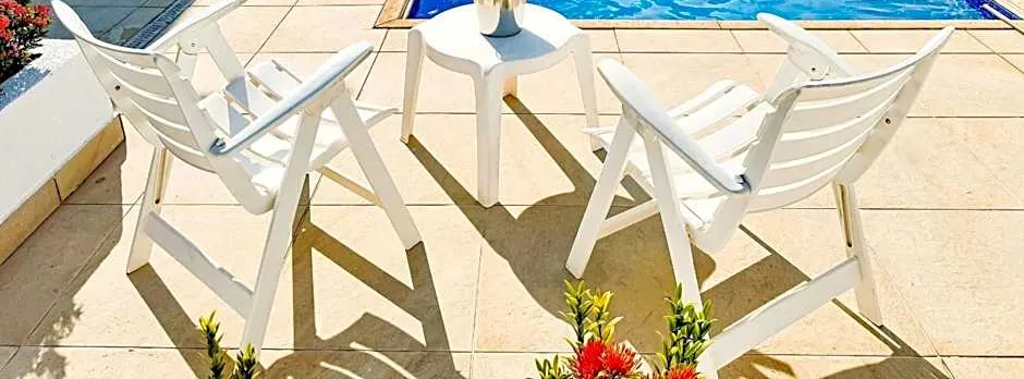 Casarão e piscina localização excelente | ROSF91
