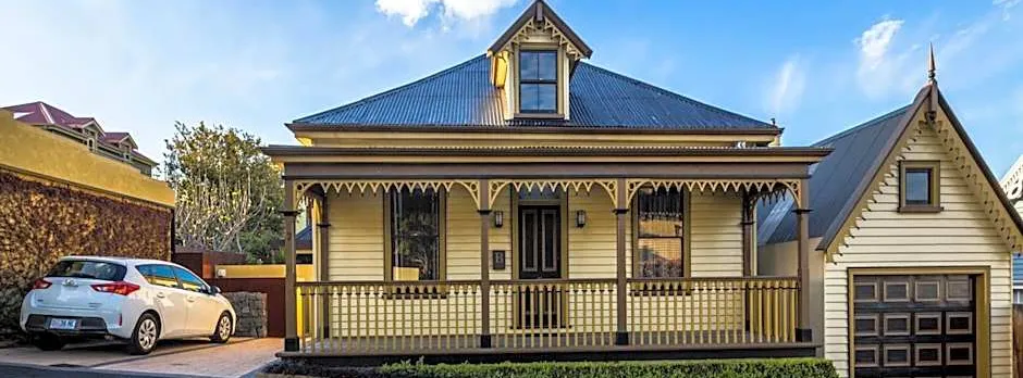 Corinda Contemporary