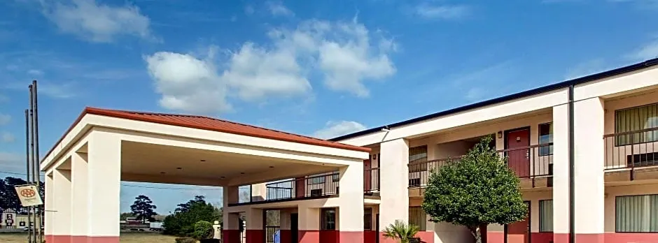 Econo Lodge Inn & Suites Forest