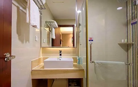 Yuanfeng Hotel (Shenzhen East Railway Station Buji Subway Station)