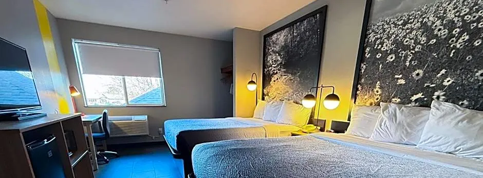 Super 8 by Wyndham Windsor