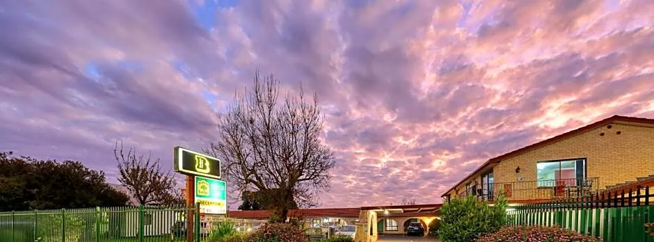 Forest Lodge Motor Inn & Restaurant