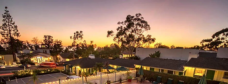 Coast Village Inn